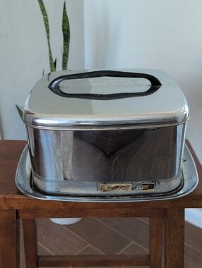 Vintage Aged Retro lincoln Beautyware Chrome Cake Carrier MCM Side Latches